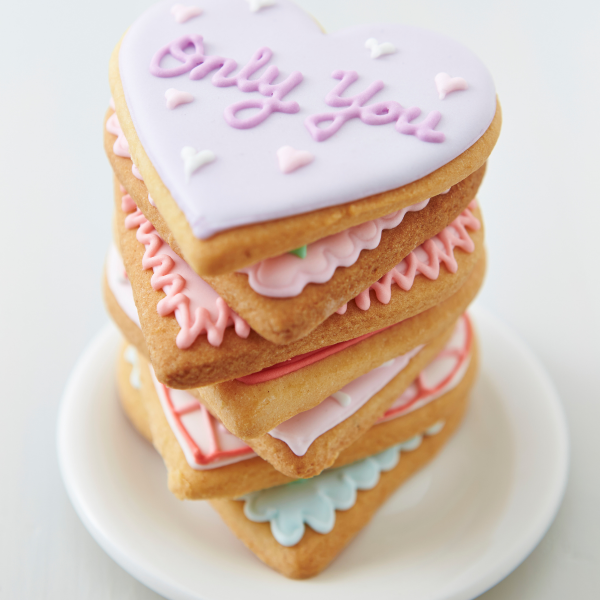 Juego de 5 Cortadores de Plástico para Repostería Galletas de Corazón Alegría