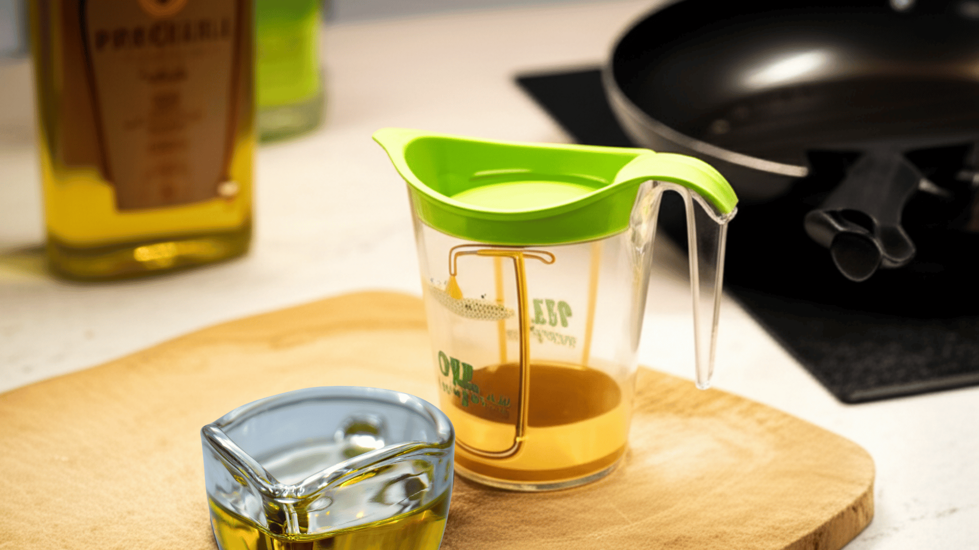 Jarra Coladora de Plástico para Aceite de 500 ml Graduada Colador Verde Titiz AP-9139