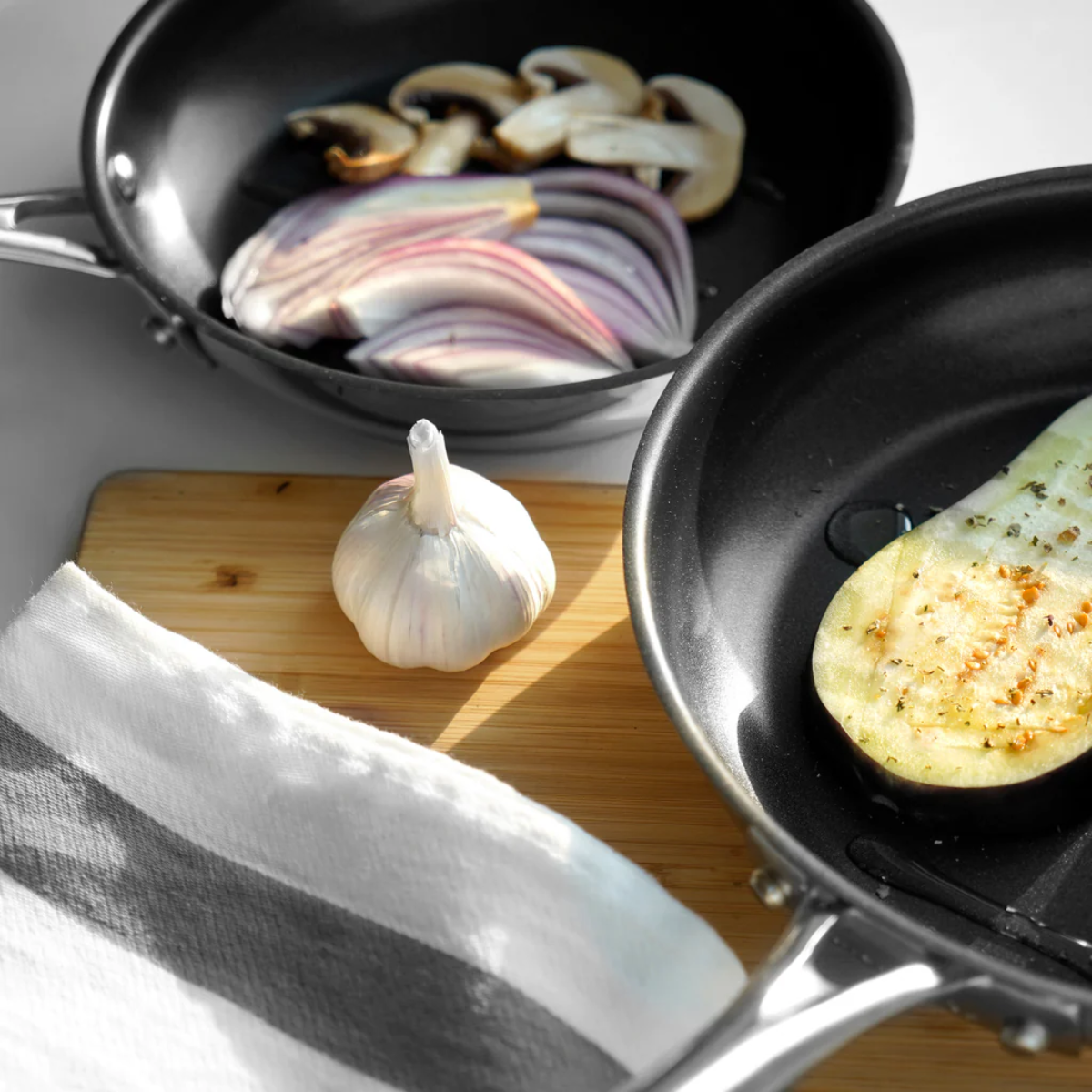 Juego Set de Sartenes de acero con antiadherente 2 pzas Cuisinart 8922-810NSES