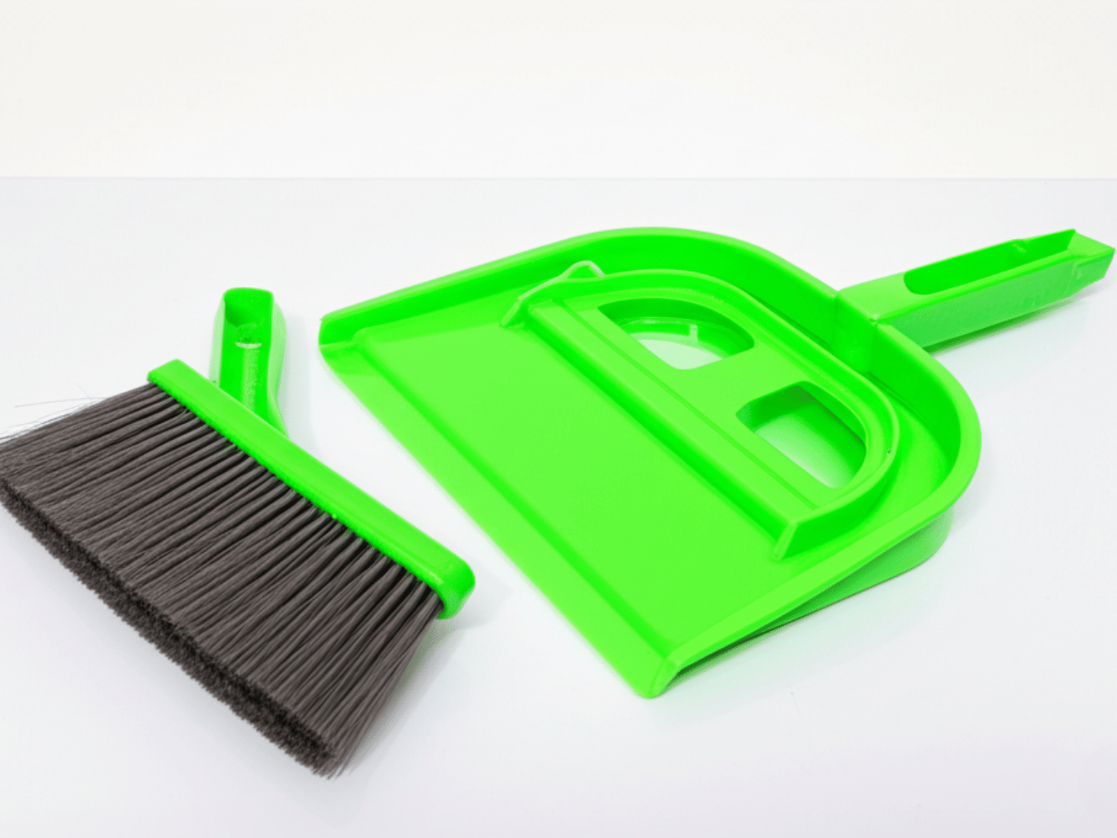 Recogedor y Cepillo Pequeños para Mesa de Plástico Varios Colores TC3-0006 Tab and Kit