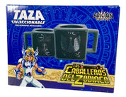 Taza Tarro Cuadrada Jumbo de 560 ml Porcelana Hyoga Cisne Caballeros del Zodiaco Anime Licencia LCDZ MUG-CABZOD-08