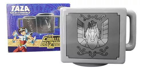 Taza Tarro Cuadrada Jumbo de 560 ml Porcelana Seiya Pegaso Caballeros del Zodiaco Anime Licencia LCDZ MUG-CABZOD-06